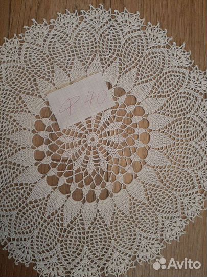 Салфетка вязаная ручной работы