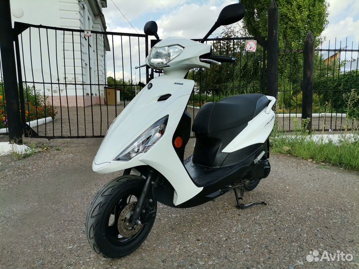 Японский скутер Yamaha Axis Z 125