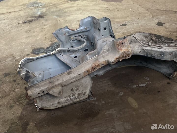 Крыло левое тойота Премио