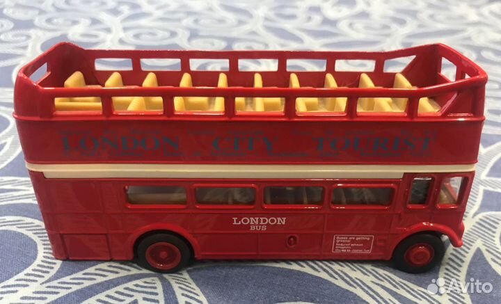 Красный двухэтажный автобус London