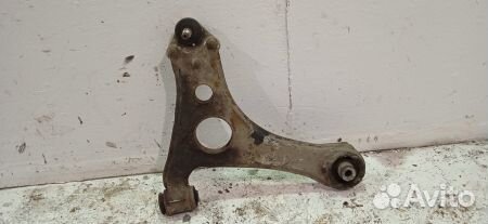 Рычаг передний левый нижний