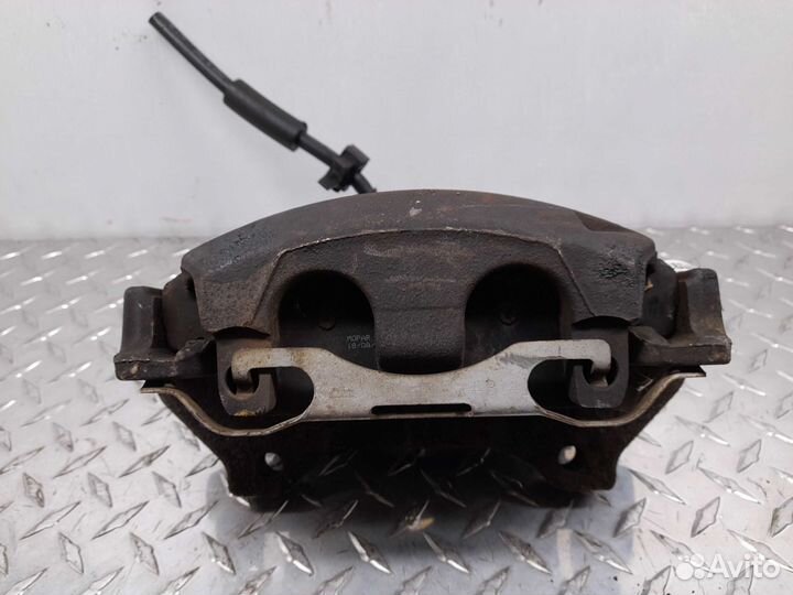 Суппорт передний левый Jeep Grand Cherokee 4 (WK2)