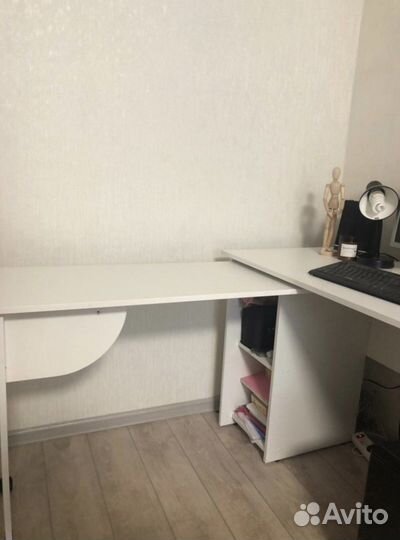 Письменный стол белый
