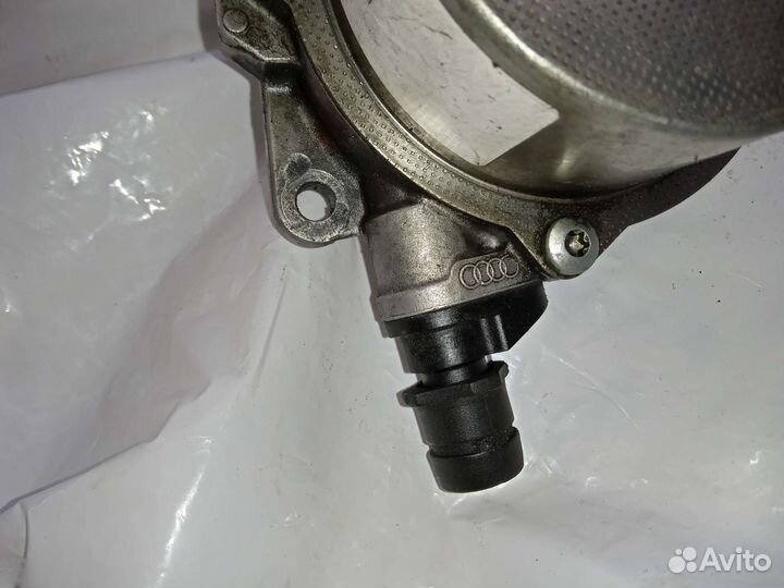 Ваккумный насос 3.0 дизель Ауди q7 Touareg BUG