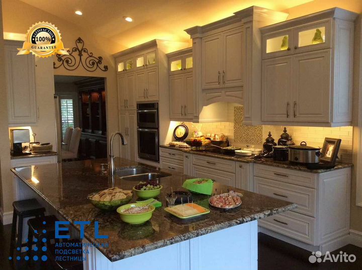 Система умной подсветки мебели и гарнитура в трех