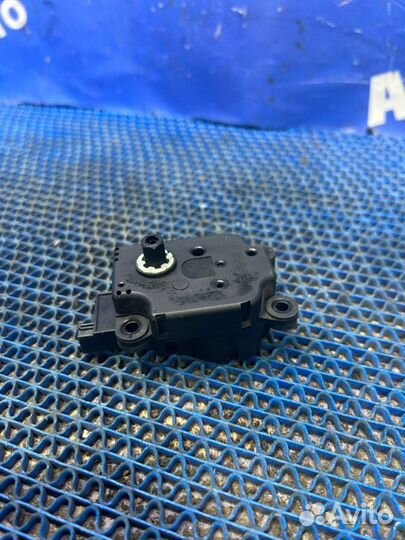 Моторчик заслонок отопителя Mercedes-Benz W211