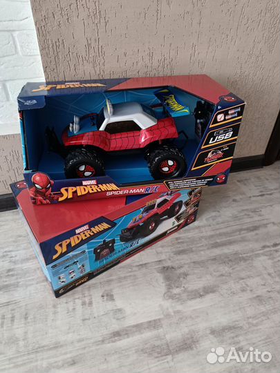 Машина на пульту управления человек паук