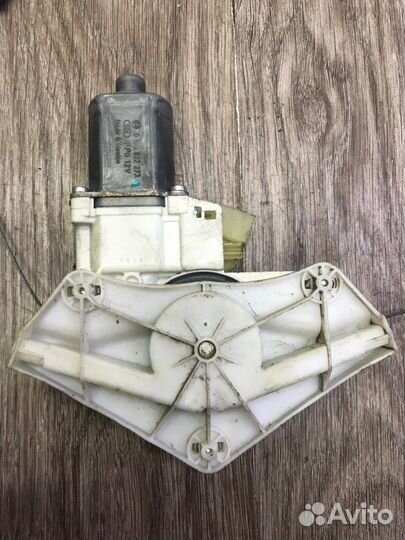 Мотор стеклоподъемника передний левый Mercedes