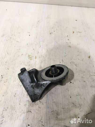 Кронштейн масляного фильтра Ауди 80 Б3 Б4