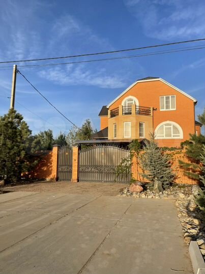 Дом 236,7 м² на участке 12 сот.