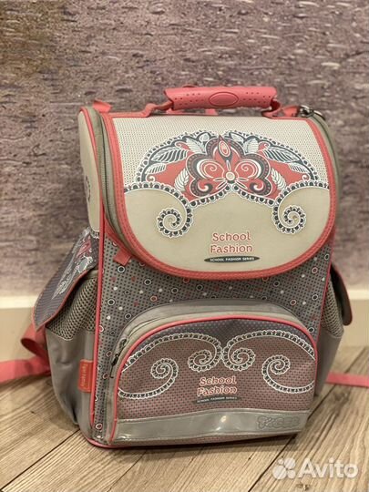 Рюкзак для девочки для начальной школы