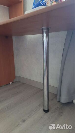 Компьютерный стол с полками и ящиками