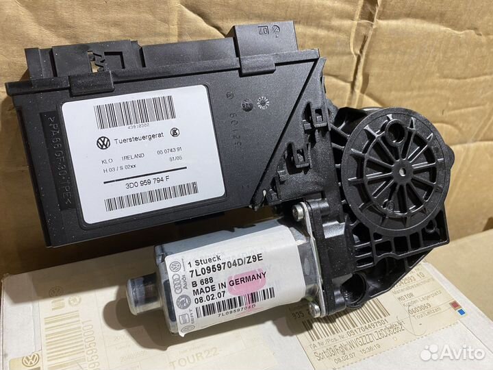 Мотор стеклоподъемника задний RH VW Touareg Новый