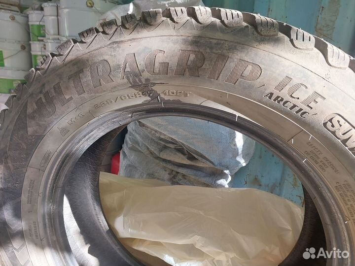 Goodyear UltraGrip Ice Arctic SUV 225/65 R17