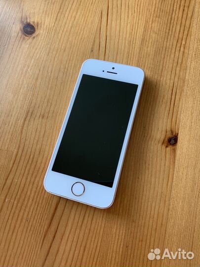Продам iPhone SE 16 Гб