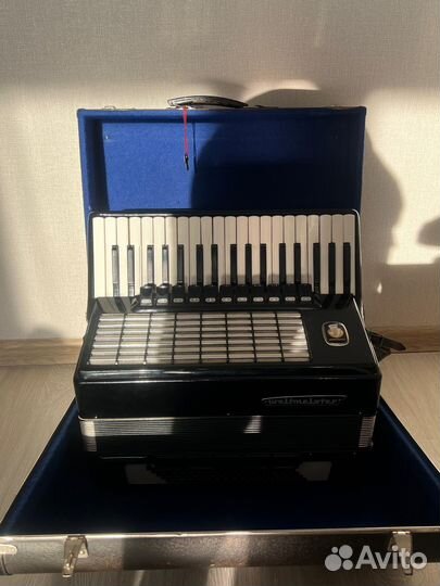 Аккордеон Weltmeister Stella с футляром