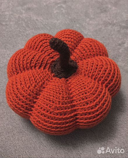 Вязаная тыква декоративная