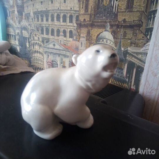 Статуэтка белый медведь