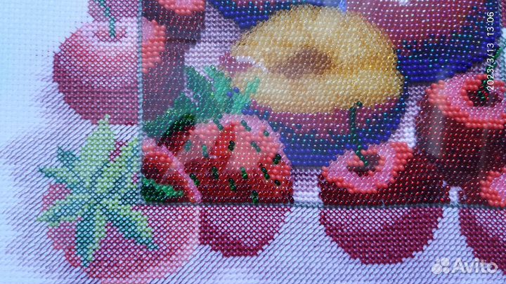 Вышитая картина (нитки и бисер)