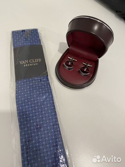 Запонки и галстук van cliff