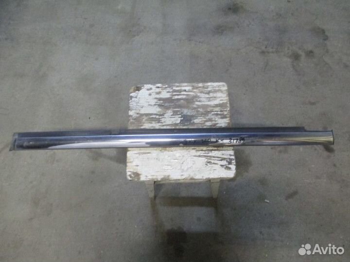 Бархотка стекла двери задней правой наружная Cadil