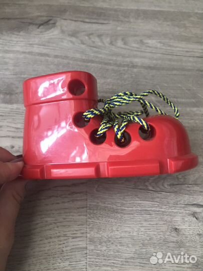 Развивающая игрушка шнуровка