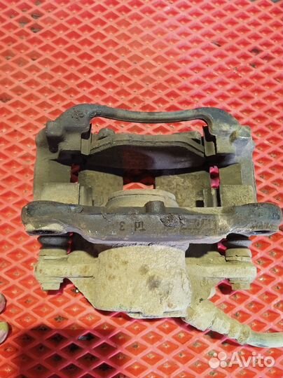 Суппорт тормозной передний левый Renault Megane