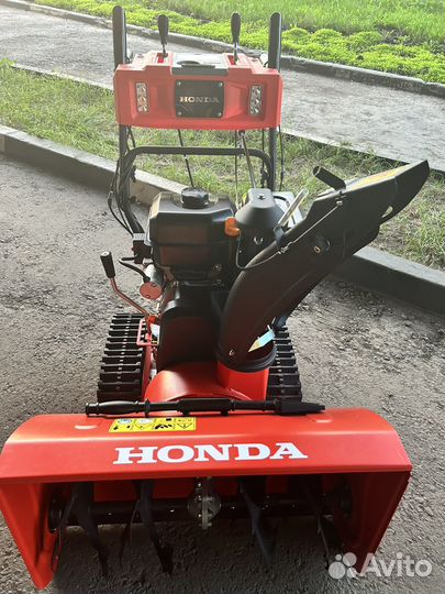 Снегоуборщик гусиничный honda HSS755LE gx390/15LE