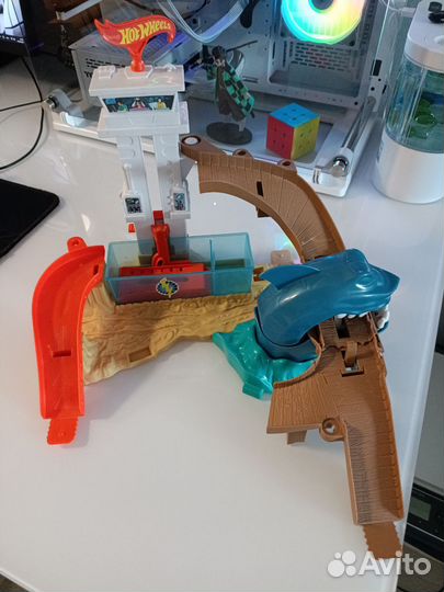 Горка Hot wheels с акулой