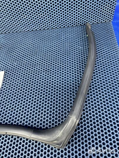 Уплотнитель порога для Audi Q7 4L 2005-2009