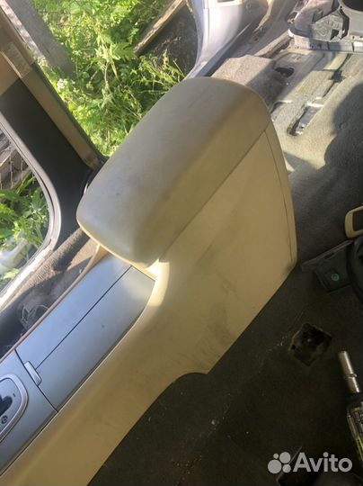 Подлокотник subaru tribeca
