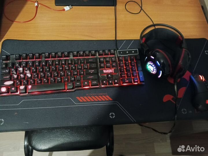 Клавиатура, Коврик, и Наушники