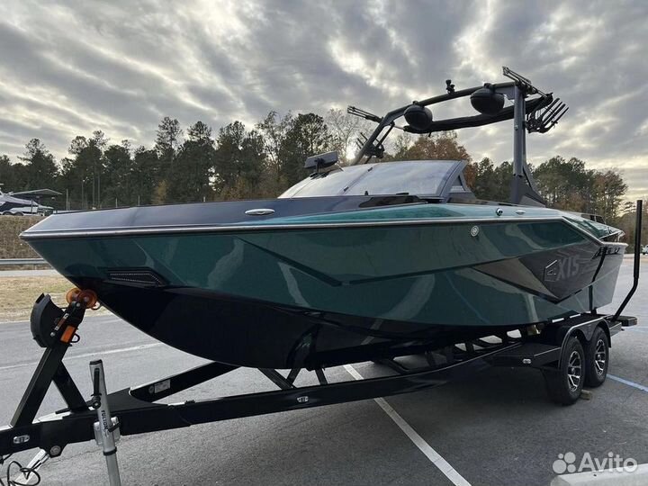 Катер Axis T235 буксировщик