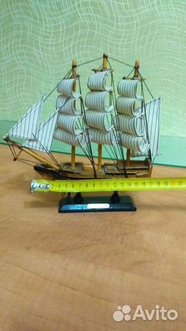 Модель парусника из дерева