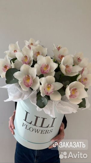 Букет из орхидей в коробке