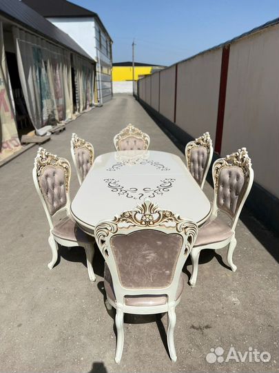 Стол и стулья