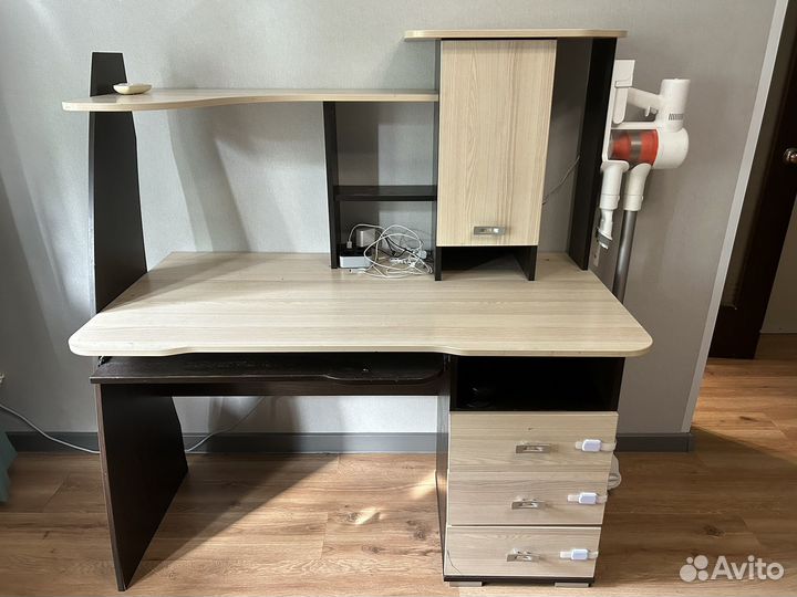Компьютерный стол 140х135х70