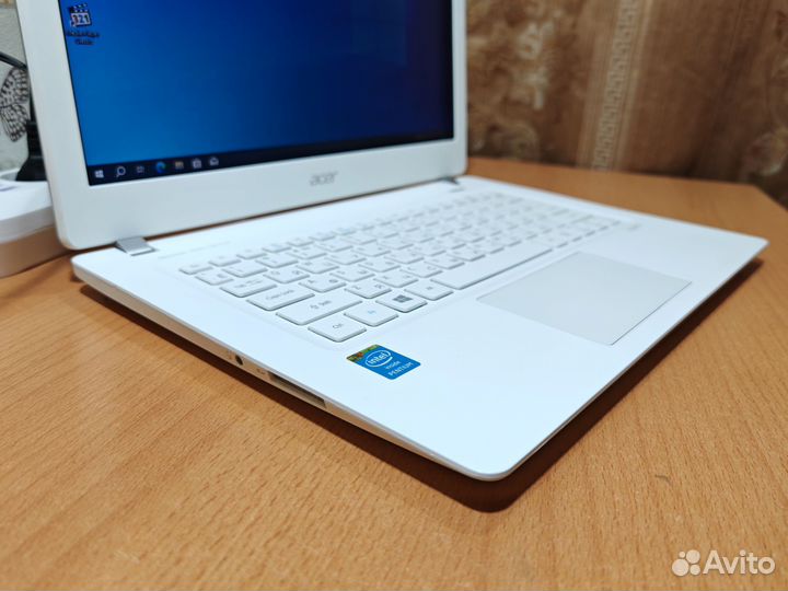 Белоснежный компактный Acer 10GB