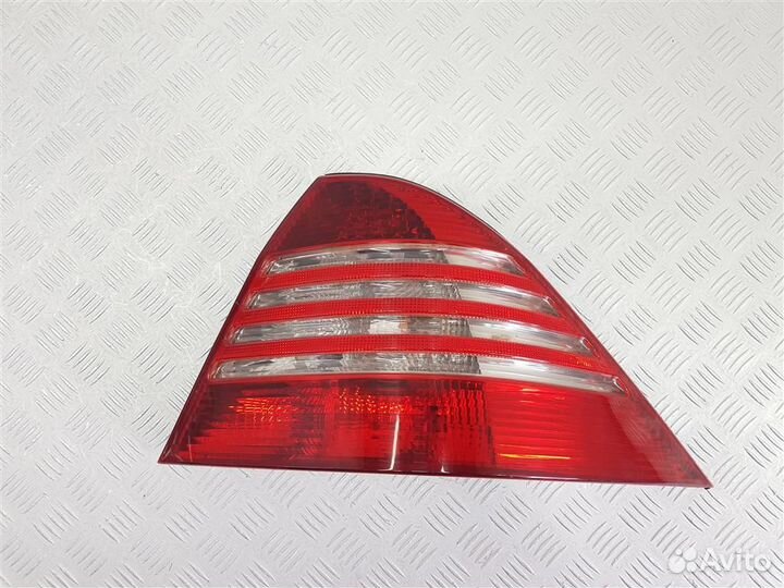 A2208200864 Фонарь задний правый Mercedes S W220