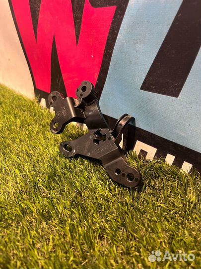 Кронштейн (крепление) Ford Escape 4 CX482 2021