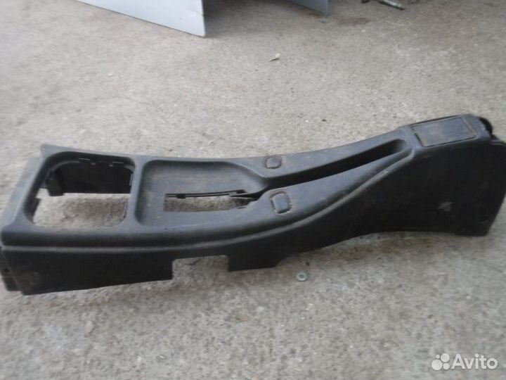 Консоль между сидений Ваз 2114 11183 2007