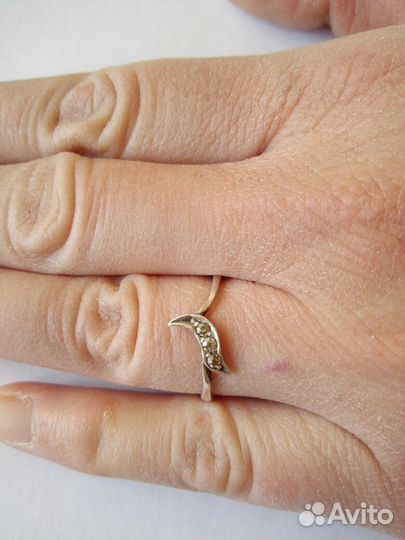 Серебряное колечко с цирконом