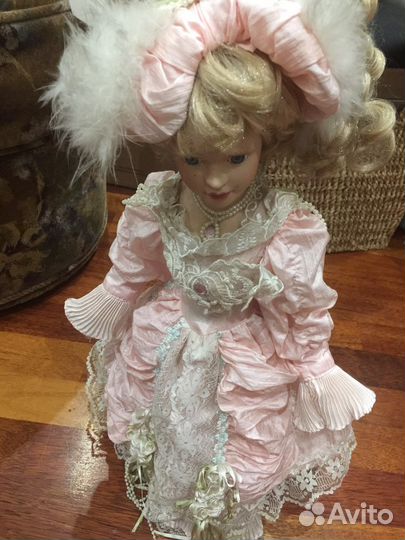 Кукла фарфоровая коллекционная