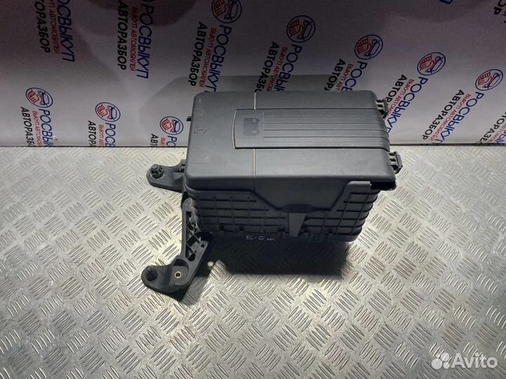 Крепление аккумулятора Volkswagen Passat