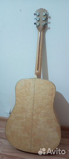 Акустическая гитара yamaha