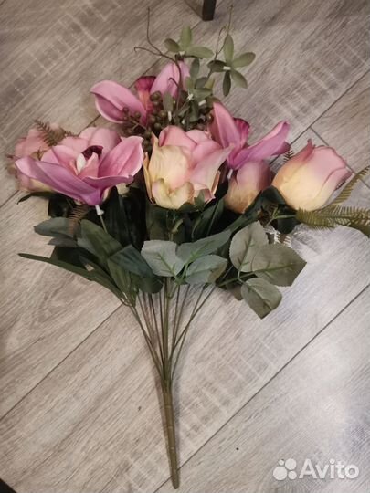 Искусственные цветы. Букет роз с орхидеей