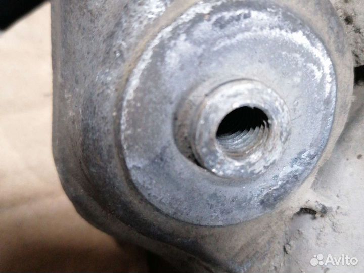 Кронштейн стойки Фольксваген Ауди Шкода