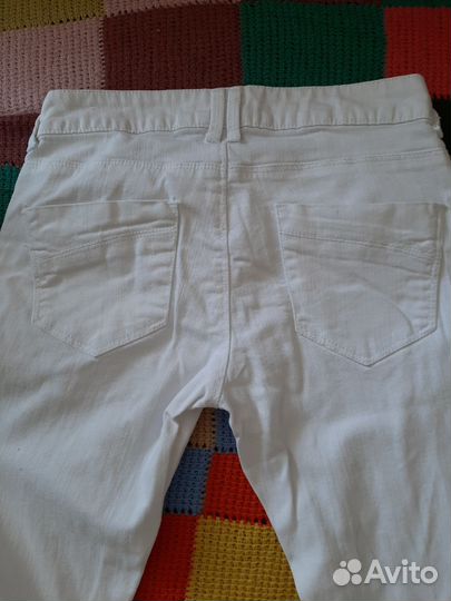 Джинсы белые для девочки, слегка занижены