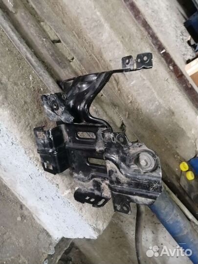 Ford Tourneo Custo Кронштейн блока предохранителей