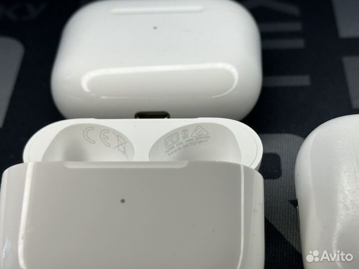 Оригинал кейс зарядный футляр для AirPods 3